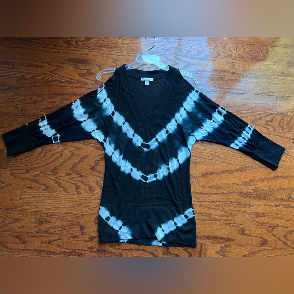 Boston Proper Black and White V-Neck Blouse